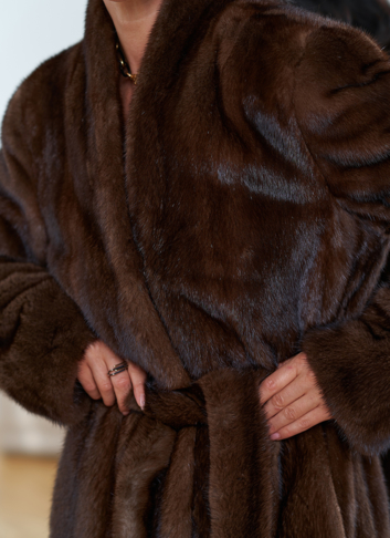 Женская длинная шуба из меха норки