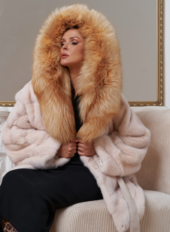 Женская норковая шуба с капюшоном из меха лисы