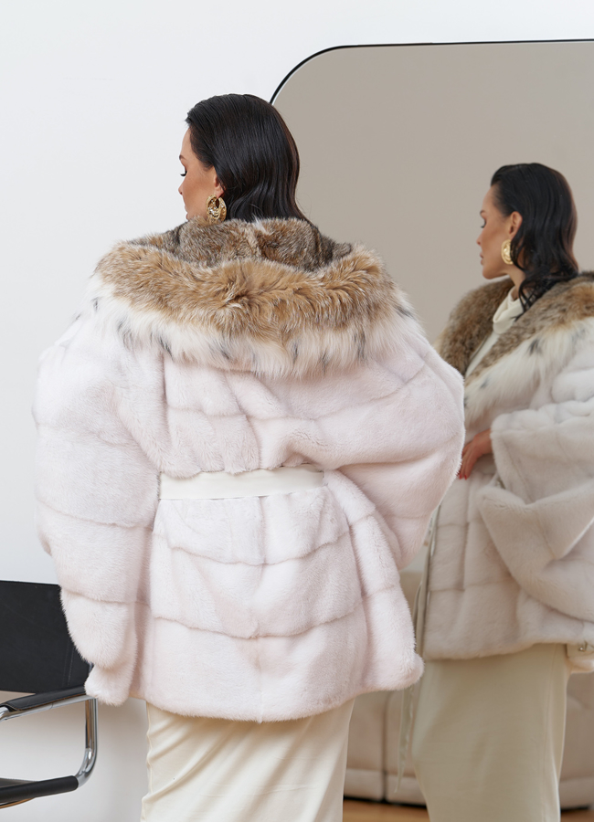 Короткая светлая шуба с рысью модель № 29122 в кредит