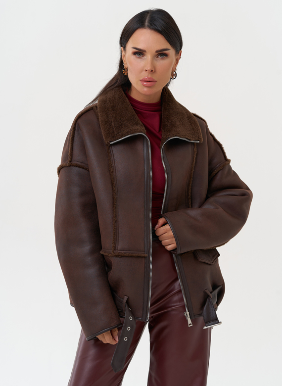 Женская дубленка коричневого цвета 