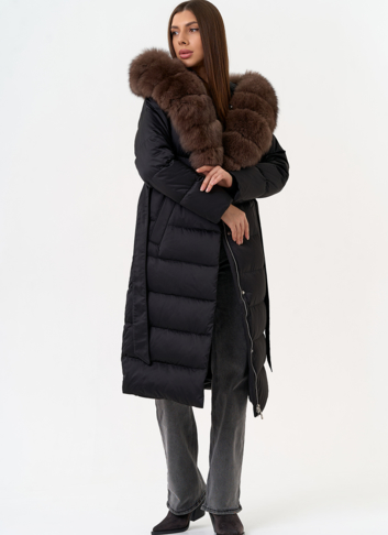 Женский пуховик с капюшоном из меха песца