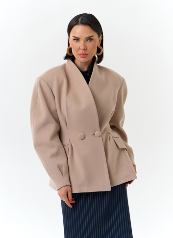 Женское укороченное пальто с акцентными рукавами