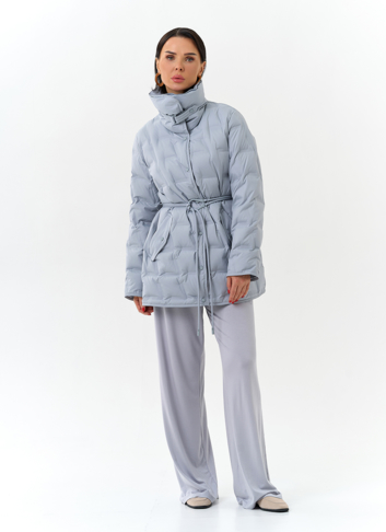 Женская куртка с декоративным поясом