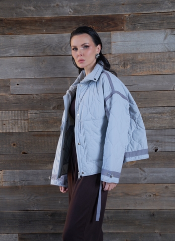 Короткая куртка с воротником стойкой