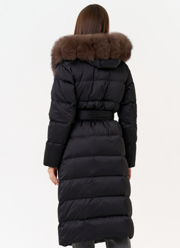 Женский пуховик с капюшоном из меха песца