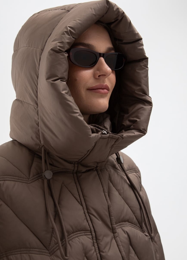 Женский пуховик коричневого цвета модель № 31137 универмаг малина