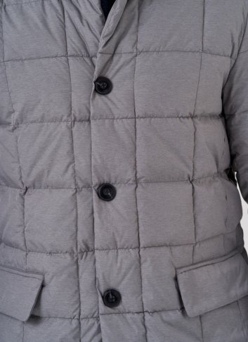 Мужская куртка серого цвета 