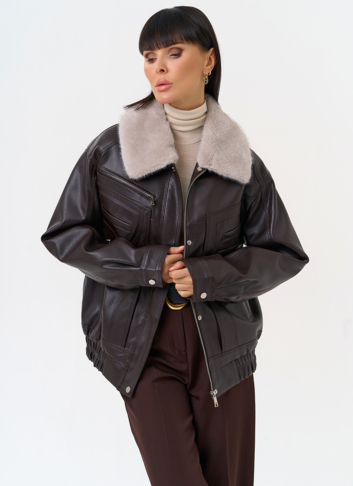 Женская утепленная куртка из эко кожи с воротником из эко меха