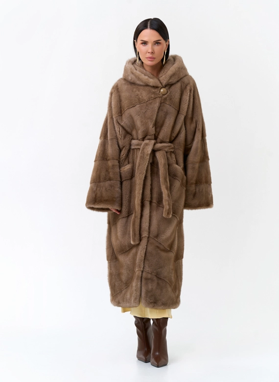 Шуба из меха норки с капюшоном