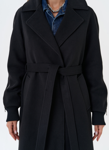 Женское пальто с декоративными молниями