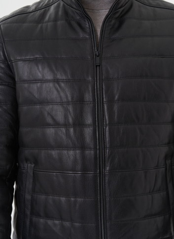 Мужская куртка из натуральной кожи черного цвета