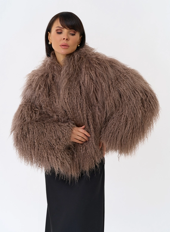Короткая шуба из ламы