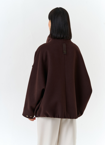 Женское укороченное пальто с высоким воротником