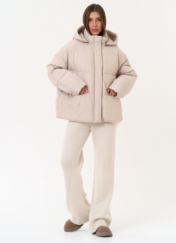 Женский короткий пуховик с капюшоном