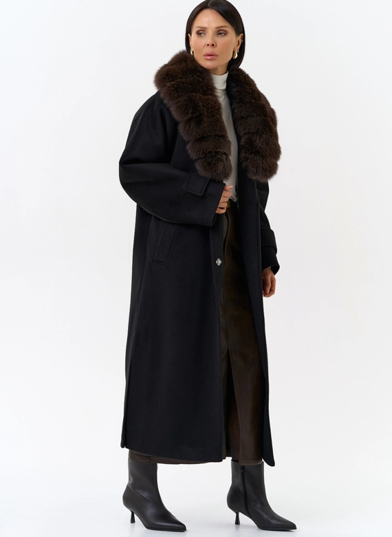 Женское утепленное пальто с отделкой из меха песца
