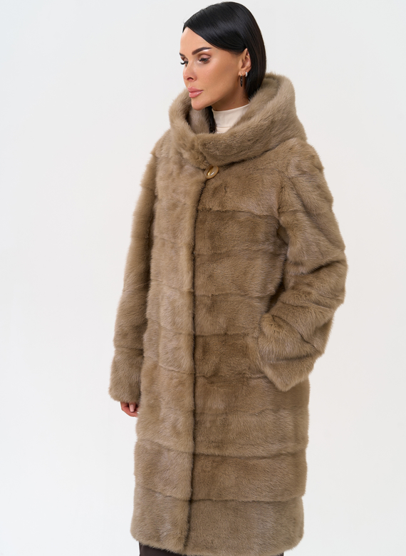 Шуба из норки бежевого цвета