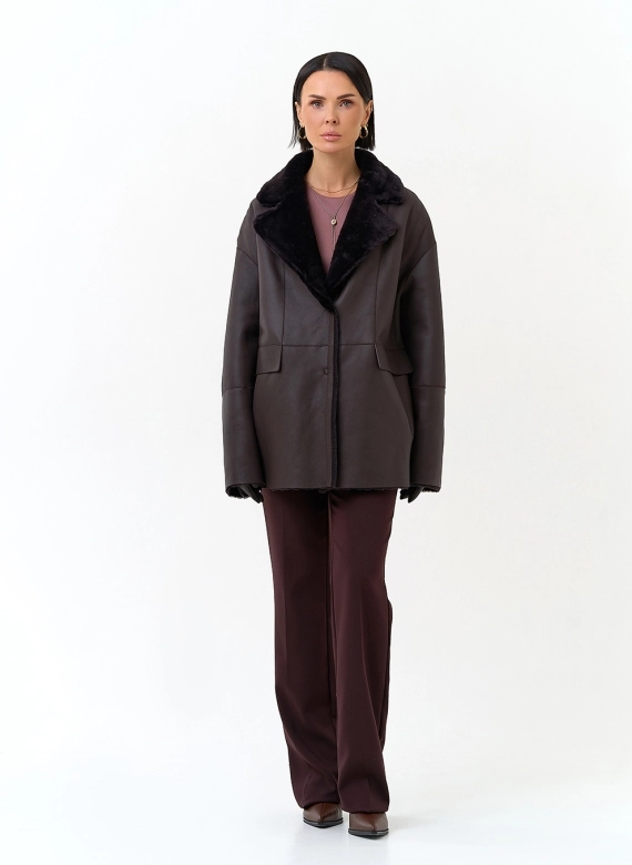 Женская дубленка с английским воротником фото